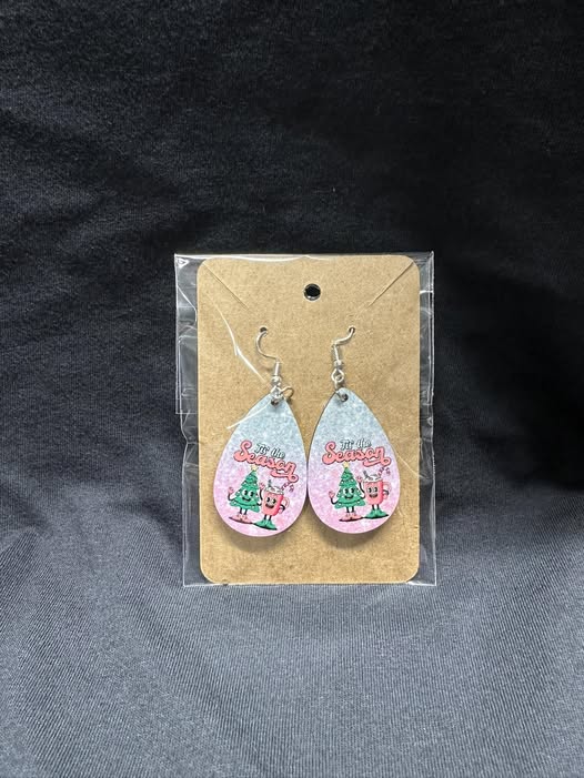 ’Tis the Season Teardrop Earrings – Pink Holiday Cheer